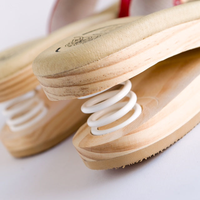 Sandali in Legno con Molla - I migliori prodotti Made in Italy da Fiera di Monza Shop - Solo 79.95€! Acquista subito su Fiera di Monza Shop!