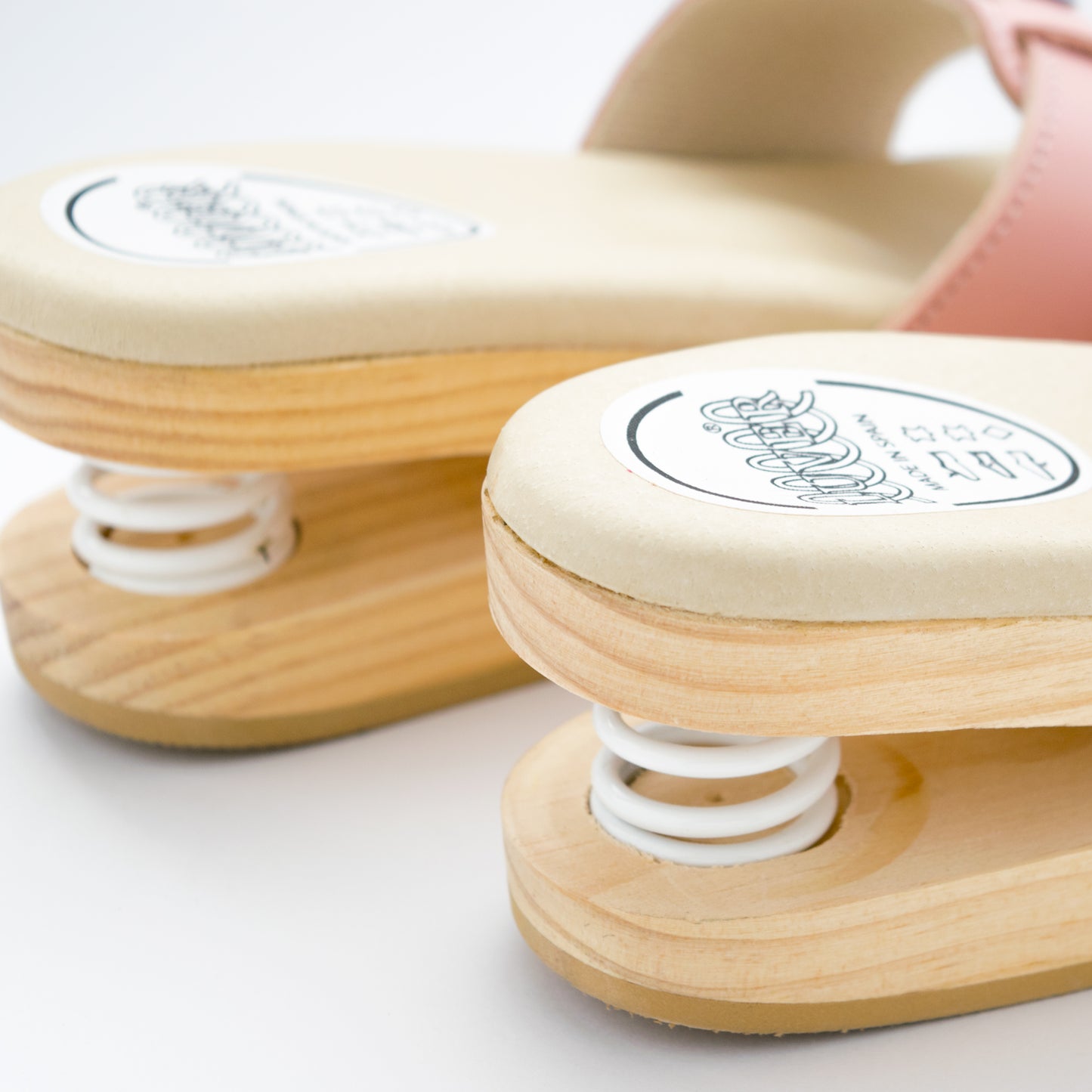 Sandali in Legno con Molla - I migliori prodotti Made in Italy da Fiera di Monza Shop - Solo 79.95€! Acquista subito su Fiera di Monza Shop!