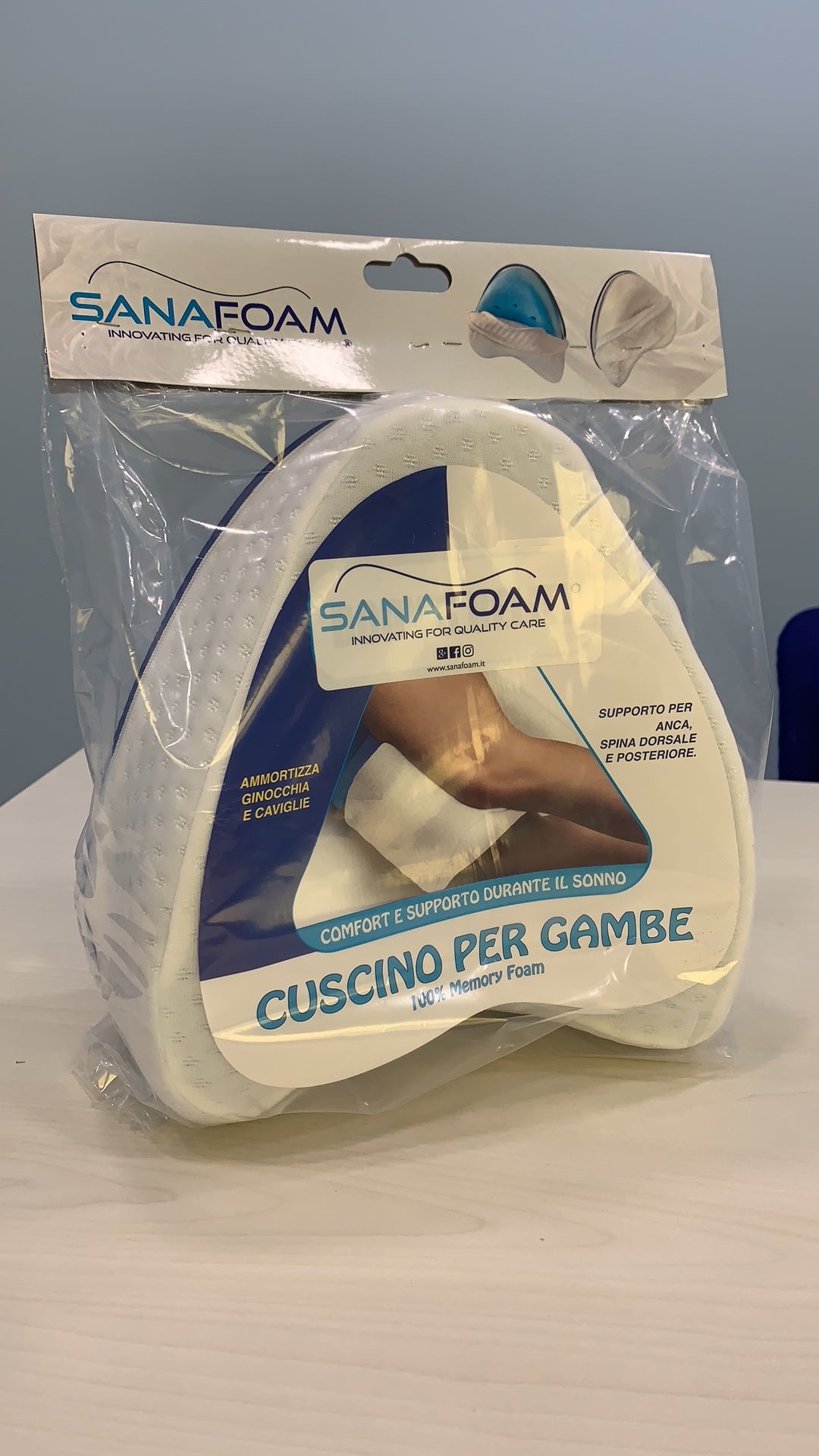 Cuscino ammortizza Ginocchia e Caviglie in Memory Foam - SANAFOAM - Confezione da 2 Cuscini - I migliori prodotti Made in Italy da Fiera di Monza Shop - Solo 34€! Acquista subito su Fiera di Monza Shop!