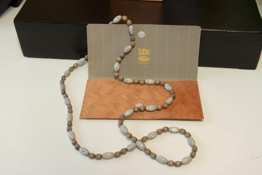 Collana Lunga Beige in Vero Legno - I migliori prodotti Made in Italy da Fiera Monza e Brianza SHOP - Solo 250€! Acquista subito su Fiera di Monza Shop!